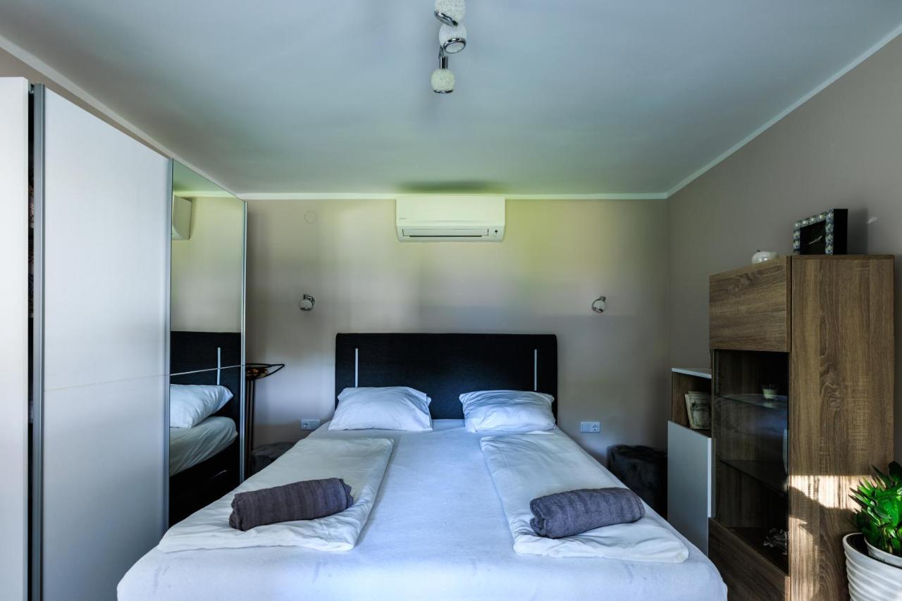 Fekete Orchidea Apartman Balatonkenese Exterior photo