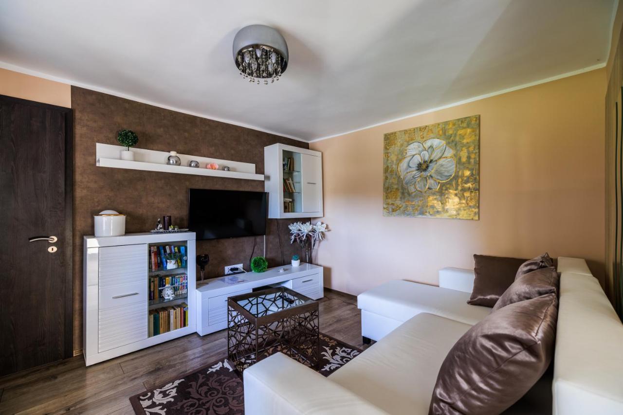 Fekete Orchidea Apartman Balatonkenese Exterior photo